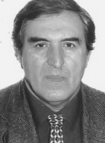 Για να μας κλέβουν όσο μεδούλι αξόδευτο άφησε η μέρα. Άδειο κουρέλι για ν αφήνουν το κορμί τα πρωινά. Μ απόψε άργησα πολύ για να το βρω ήρθες Εσύ. Όχι!