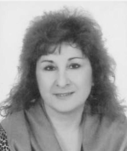 Ρουμελιώτου-Δαρσινού Ευαγγελία Το περίπτερο Λοιπόν Στέφανε, περιμένω απάντηση. Τα μαύρα μάτια της Αννούλας φτάνουν μέχρι την ψυχή του. Απλώνει το χέρι του και πιάνει το κουτί με τα τσιγάρα.