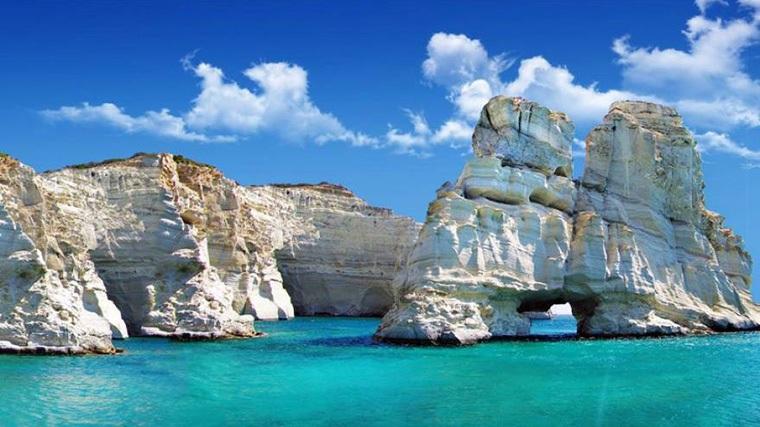 8) Κόκορας τηγανητός με πελτέ Συνταγή από Μήλος 1 κόκορας κομμένος σε