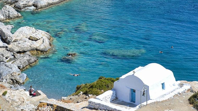 1) Αμοργιανό Παστέλι Συνταγή από Αμοργός 1 κ. σουσάμι 1 κ. μέλι λίγο κύμινο λίγο κρασί φύλλα λεμονιάς (για το σερβίρισμα) Βράζουμε το μισό μέλι σε κατσαρόλα με μεγάλη επιφάνεια.