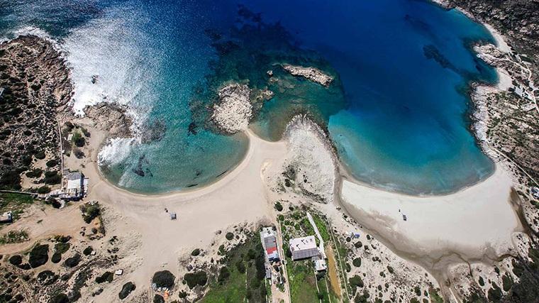 5) Ρεβυθοκεφτέδες Συνταγή από Ίος 250 γρμ ρεβύθια 2 φλυτζάνια αλεύρι για όλες τις χρήσεις 1 φακελάκι ξερή μαγιά 1 κρεμμύδι τριμμένο 2 ντομάτες 1 ματσάκι μαιντανό ψιλοκομμένο 1 ματσάκι δύοσμο ή δυόσμο
