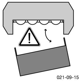 WALZENAUFBEREITER Federvorspannung der oberen Walze: Die obere Walze ist beweglich und wird links und rechts jeweils mit einer Feder vorgespannt.
