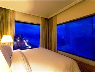 Spa 5* βρίσκεται ακριβώς απέναντι από το βράχο της Σιγκιρίγια,