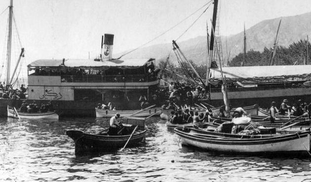θεώρησιν της Στρατ. Αρχής επί της αδείας αναχωρήσεως». Εξίσου ρητά όμως η ίδια εγκύκλιος ξεκαθάριζε ότι παρόμοια «θεώρηση» (βίζα) δεν απαιτείται «εφ όσον προφανώς πρόκειται περί μη στρατευσίμων (π,.χ. αναπήρων, ηλικιωμένων κ.