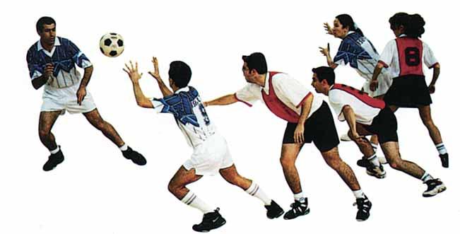 PromatrajuÊi korfball ne moæemo se oteti dojmu da je sastavljen od πportova koji se igraju rukom: koπarke, odbojke i rukometa.