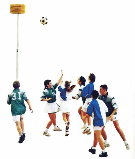 Utakmica traje 2x45 minuta sa 15 minuta odmora. U prvom je planu vjeπtina Korfball se moæe igrati i u dvorani, gdje je veliëina igraliπta 40x30 m.
