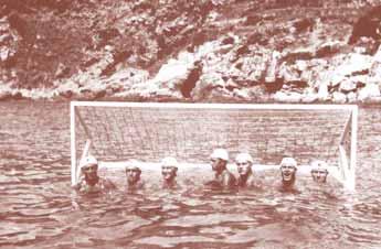 STOLJEΔE VATERPOLA U HRVATSKOJ Vaterpolo pobuappleuje sve veêi interes Za ljetnih praznika 1908.