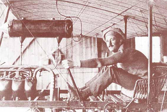 Viktor KlobuËar u hidroavionu u Puli 1911. godine PobjedniËki pokal Viktora KlobuËara iz Semeringa 1912/13. godine kao automobil. Tako je uspio napraviti nekoliko solidnih letova.