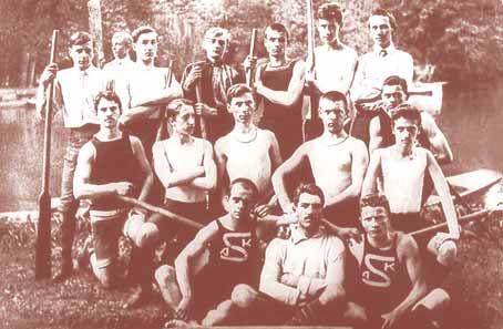 STO GODINA OD OSNIVANJA HRVATSKOG PORTSKOG SAVEZA Osnivanje srediπnje πportske organizacije Hrvatski πportski savez osnovan je 5. listopada 1909. u zagrebaëkom svratiπtu GriË.