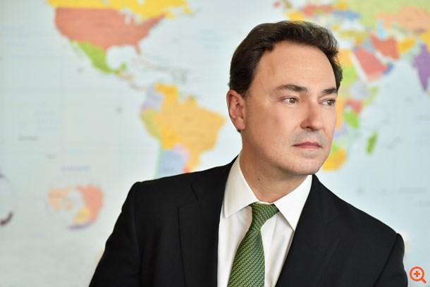 Το deal για το "Τhe Mall", η Varde και τα σχέδια για το Ελληνικό Συνέντευξη στον Νίκο Χρυσικόπουλο Λίγεςμόλις ώρες μετά την κατάθεση του Σχεδίου Ολοκληρωμένης Ανάπτυξης, το πρώτο μεγάλο και