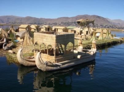 7 Οκτωβρίου Puno (Τιτικάκα) Σήμερα θα επισκεφθούμε τα Uros τα νησιά που οι συγκινητικά φιλόξενοι ντόπιοι κατασκευάζουν