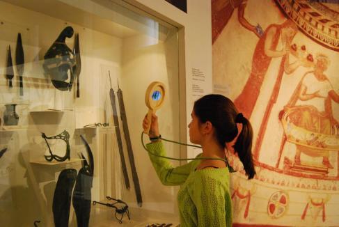 info) The National Museum of History Loupe Trials at the National Museum of History (Digital Spaces