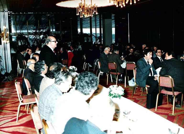 του χορηγού στον φάκελο του συνεδρίου τον οποίο θα παραλάβουν οι σύνεδροι κατά την είσοδό τους σε αυτό ωρεάν χώρος για ολοσέλιδη καταχώρηση στα πρακτικά ωρεάν χώρος για ανάρτηση banner στην κεντρική