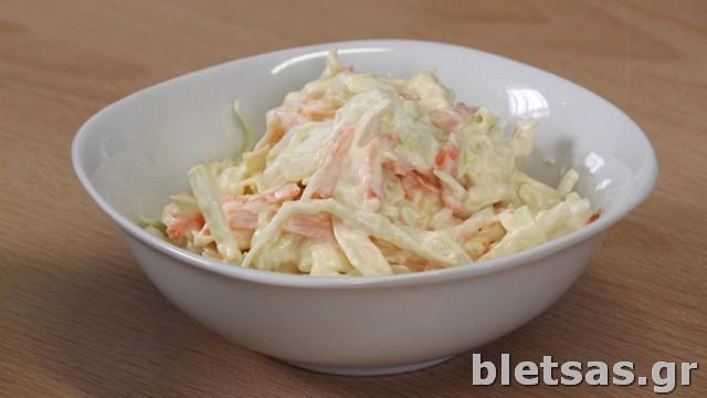 COLESLAW Κόβεις το λάχανο, το τρίβεις με λίγο αλάτι και στη