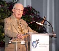 Ποιο είναι το μέλλον των γεωργικών εισροών; Norman Borlaug «Εάν αρνηθούμε στους γεωργούς την πρόσβαση στα σύγχρονα μέσα παραγωγής, όπως