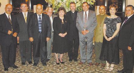 The Sponsor for this Hellenic Cultural Center banner is ÃéÜííçò ÔóÜôóïò 416-236-1175 äéåõèõíôþò ôïõ A GREEK CANADIAN NEWSPAPER.