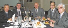 Παναγιωτόπουλος, η σύζυγός του Αναστασία, η κόρη τους Μπέτυ με φίλους τους Πήγα στον Αχλαδόκαμπο μια νύχτα με φεγγάρι και γνώρισα τα μυστικά που κρύβει και τη