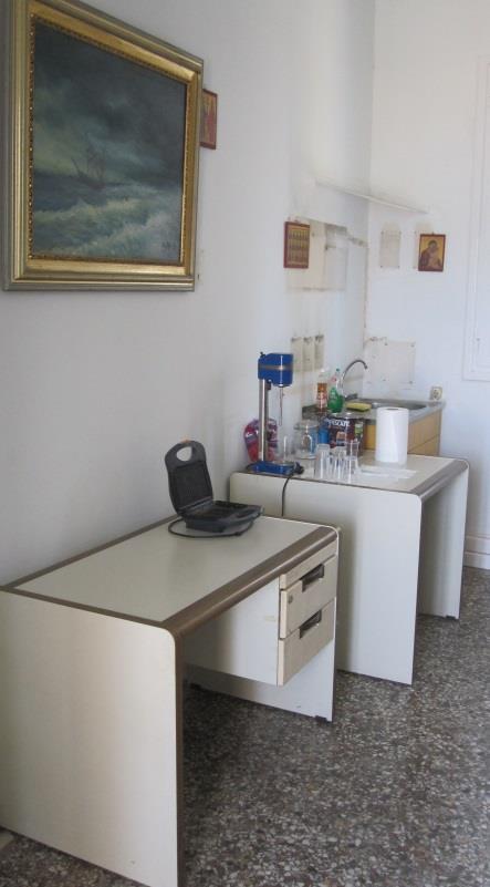 στους επισκέπτες από ποια είσοδο θα πρέπει να εισέλθουν για να εξυπηρετηθούν.