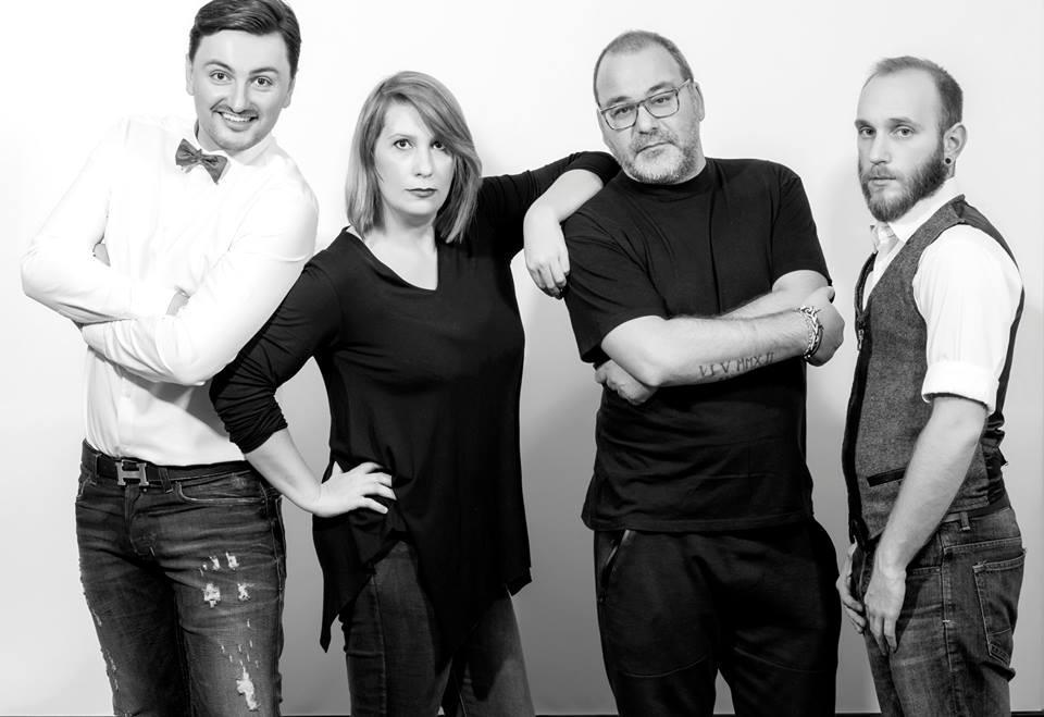 Meet the team Mάρκος Ευθυμίου/ Κική Στεφανάκη/ Δημήτρης Καρούλιας/ Γιώργος Χιωτογλάκης 19 20 Μαρτίου 2017 / The Artofcolour Headquarters Δείτε πώς η μόδα, πραγματοποιείται μέσα απο ένα εκπαιδευτικό