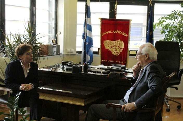 Τα κεντρικά θέµατα συζήτησης µε τον ήµαρχο Απόστολο Καλογιάννη ήταν η ενεργειακή οικονοµία και η διαχείριση υδάτινων πόρων καθώς και η ανάπτυξη του τουρισµού στην περιοχή.
