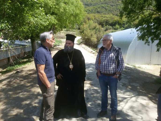 Στα τέλη Απριλίου ο Γκέρχαρντ Χάουµαν (εµπειρογνώµων σε θέµατα αγροτικής οικονοµίας του ερευνητικού κέντρου Χάους Ντύσε) και ο Γιόσεφ Άµπεργκερ (επιστηµονικός σύµβουλος µε ειδίκευση στη δυαδική