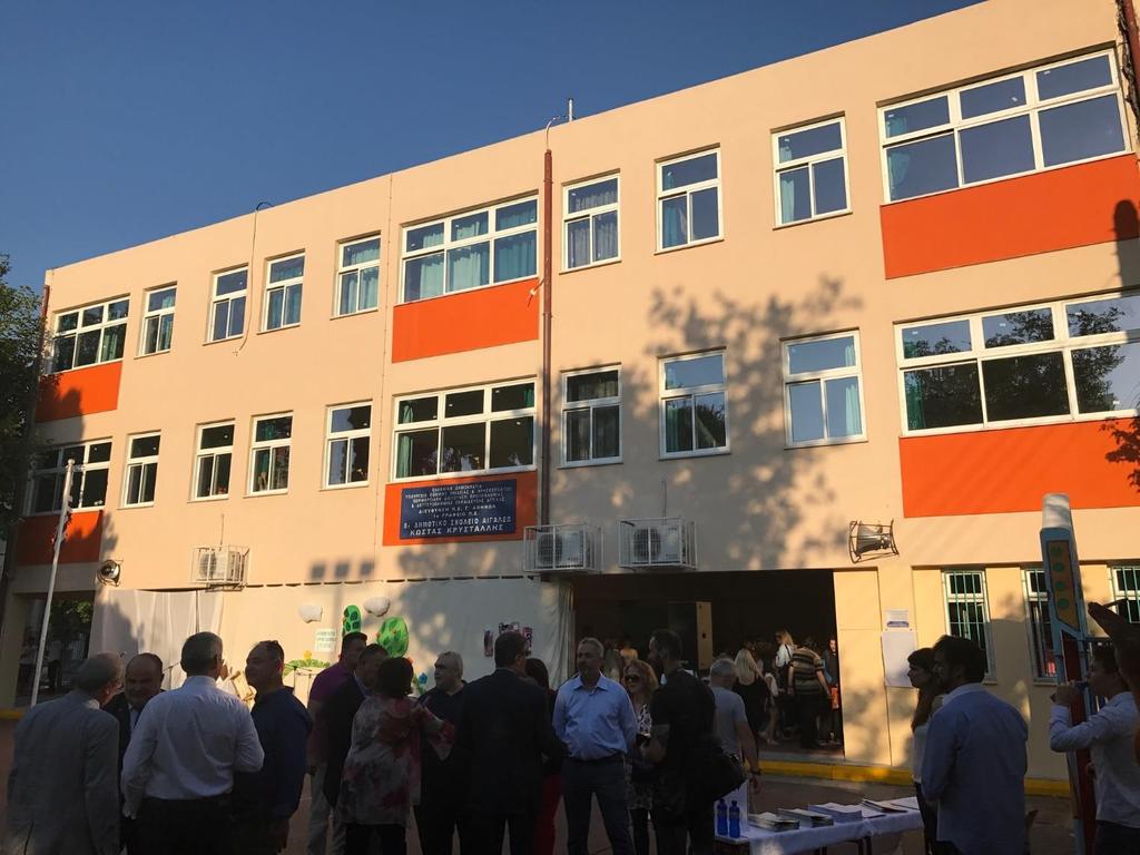 1. Εισαγωγή Στο πλαίσιο των δράσεων εταιρικής κοινωνικής ευθύνης της Πανελλήνιας Ομοσπονδίας Εμπόρων Βιοτεχνών Υαλοπινάκων υλοποιήθηκε η αντικατάσταση των υαλοπινάκων σε σχολικό κτίριο που βρίσκεται