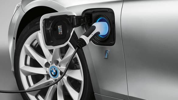 Tα νέα μοντέλα της BMW έχουν «ρεύμα» Μέχρι το 2025, το Group υπολογίζει ότι τα ηλεκτρικά οχήματα θα έχουν μία αναλογία 15-25% επί των πωλήσεων.