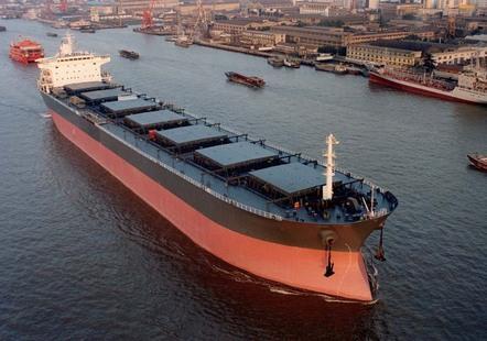 Panamax Τα πλοία αυτού του τύπου έχουν χωρητικότητα από 60.000 έως 80.000 dwt. Μεταφέρουν άνθρακα, σιδηρομεταλλεύματα, σιτηρά και σε μικρότερο βαθμό προϊόντα χάλυβα, τσιμέντο και λιπάσματα.
