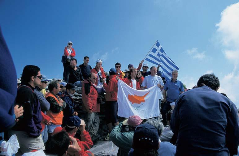 154 ΟΡΕΙΒΑΤΙΚΕΣ ΣΥΓΚΕΝΤΡΩΣΕΙΣ Στη Γενική Συνέλευση του Ε.Ο.Σ., στις 16-2-1936, ο Πρόεδρος του Τμήματος Πατρών Σωτήρης Γεροκωστόπουλος πρότεινε την καθιέρωση ετήσιας ορειβατικής συγκέντρωσης, ο δε Πρόεδρος του Κεντρικού Συμβουλίου του Ε.