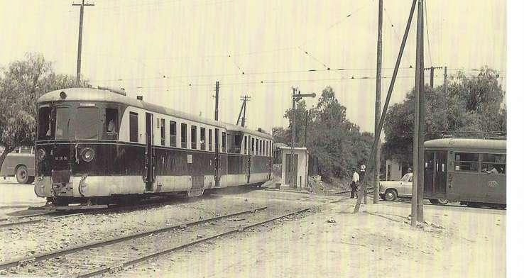 270 Η μονή αυτοκινητάμαξα των Σ.Π.Α.Π., ΑΚ.210 06. στρογγυλοποιηθεί για να προβάλλουν, κατά την κίνησή τους, όσο το δυνατόν μικρότερη αντίσταση προς τα δημιουργούμενα ρεύματα του αέρα.
