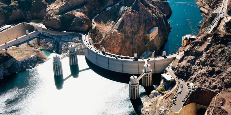 Σήμερα είναι η πιο θεαματική πόλη του κόσμου, η παγκόσμια πρωτεύουσα του τζόγου και της διασκέδασης. Εδώ θρησκεία είναι η τύχη και ο χρόνος μετράται από τις περιστροφές της ρουλέτας.
