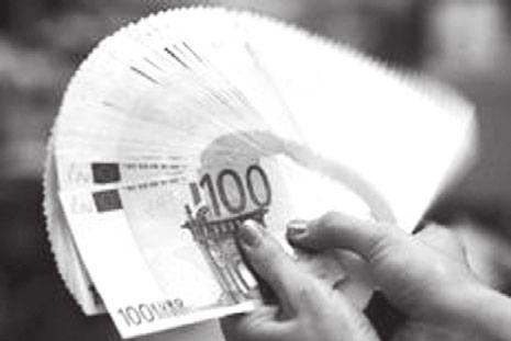 Η αντιμετώπιση των δημοσιονομικών προβλημάτων αναμένεται να μετριάσει, μεσοπρόθεσμα, τα προβλήματα ρευστότητας στην ελληνική οικονομία και να αποκαταστήσει τις προσδοκίες, που είναι αναγκαίες για την
