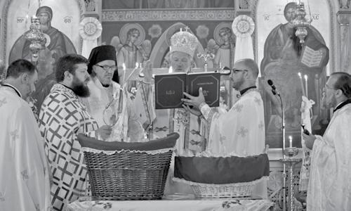 Πριν από τον Εσπερινό, υπό την προεδρία του Σεβασμιωτάτου έλαβε χώρα ιερατική σύναξη, όπου συμμετείχαν περίπου 30 ιερείς από το νότιο Οντάριο.