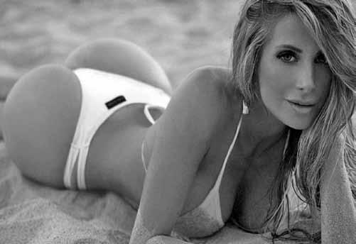 .. Η πληθωρική Chantel Zales φοράει τα μαγιό της, τα στενά μπλουζάκια της και τα εσώρουχά της, και στέκεται όπου υπάρχει καθρέφτης: στο μπάνιο, στο δωμάτιο, στο σαλόνι.