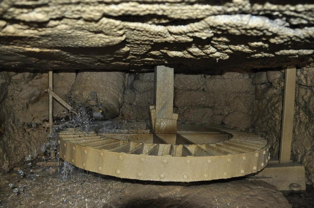 Εικόνα 7.1 Υφιστάμενος υδροτροχός στο μύλο Μωρογιάννη 7.2 Η Ιστορία του νερόμυλου Μωρογιάννη Ο νερόμυλος βρίσκεται στο χωριό Κάτω Γιανναίοι, Αρκαδίας.