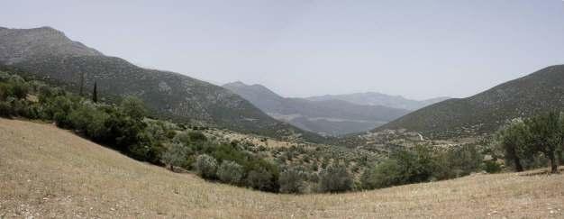 Όπως αναφέρει η ΓΑΚΗ ΠΑΠΑΝΑΣΤΑΣΙΟΥ (1991), το πέρασμα από τη λεκάνη του Καπαρελίου προς τη λεκάνη των Λυρκείων έγινε με «επιγένεση».
