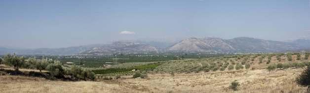 Εικόνα 2.20. Άποψη της κοιλάδας του Ινάχου από τον οικισμό Χαντάκια, νότια του Σχινοχωρίου (αριστερά).