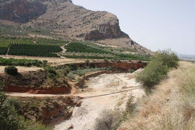 σχηματίστηκαν οι κατώτερες αναβαθμίδες των 3m με χαρακτηριστικές θέσεις απόθεσης και διάβρωσης υλικού αντίστοιχα. (Εικ. 2.27).