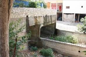 το ρέμα αυτό διαβρώνει Πλειοπλειστοκαινικές αποθέσεις που φθάνουν έως και το υψόμετρο των οκτακοσίων (800) μέτρων στη περιοχή του Στεφανίου στο βόρειο άκρο της λεκάνης.