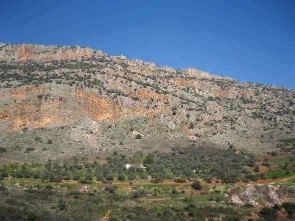 Το πάχος του σχηματισμού είναι αρκετά μεγάλο, πχ στο όρος Κτενιάς μπορεί να φτάνει τα χίλια μέτρα, αλλά αυτό οφείλεται σε επαναλήψεις των στρωματογραφικών οριζόντων του σχηματισμού λόγω της έντονης