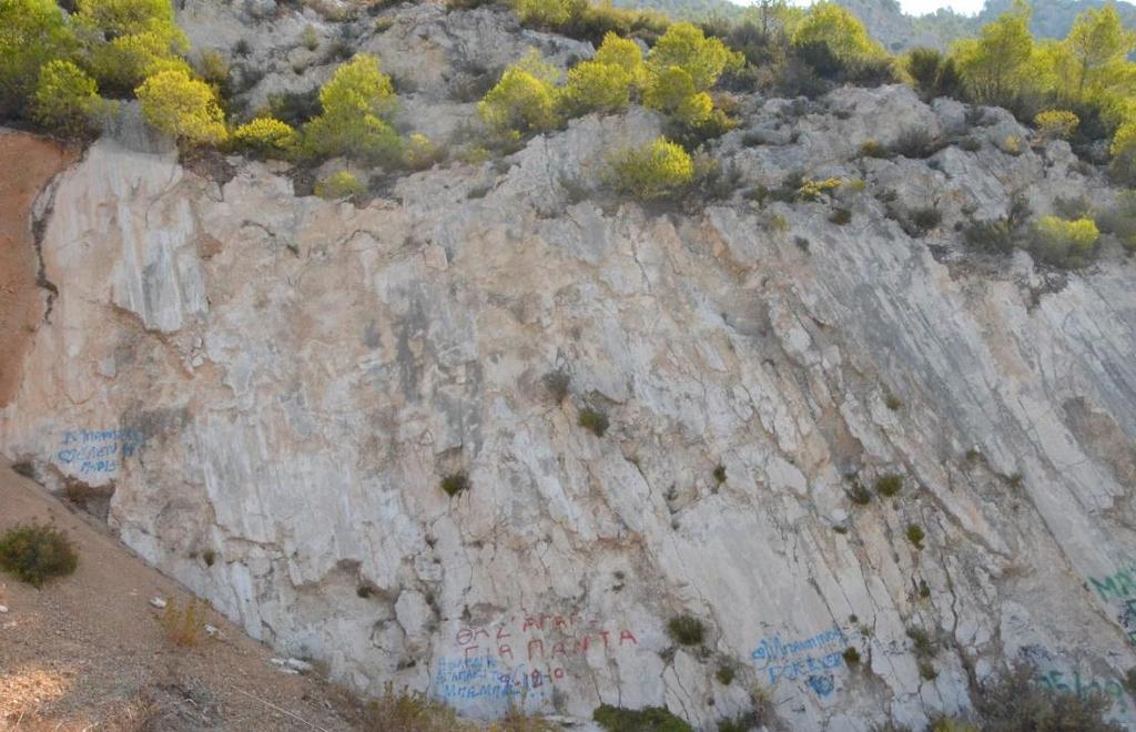 ΡΗΓΜΑ ΟΣΙΟΥ ΠΑΤΑΠΙΟΥ Το ρήγμα του Οσίου Παταπίου βρίσκεται βόρεια από την πόλη του Λουτρακίου, κοντά στο Μοναστήρι του Οσίου Παταπίου.