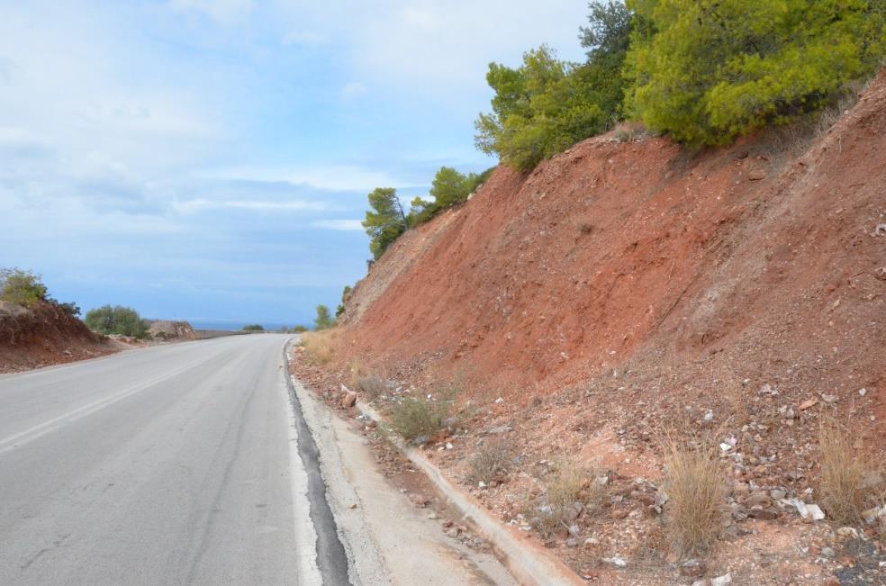 Παρακάτω ακολουθούν κάποιες ενδεικτικές φωτογραφίες από θέσεις με κατολισθήσεις. Εικ. 3.