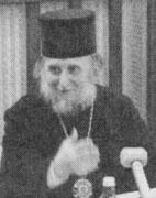 ὑποστηρίζει οἰκονομικὰ τὴν Σερβικὴ Ορθόδοξο Εκκλησία.