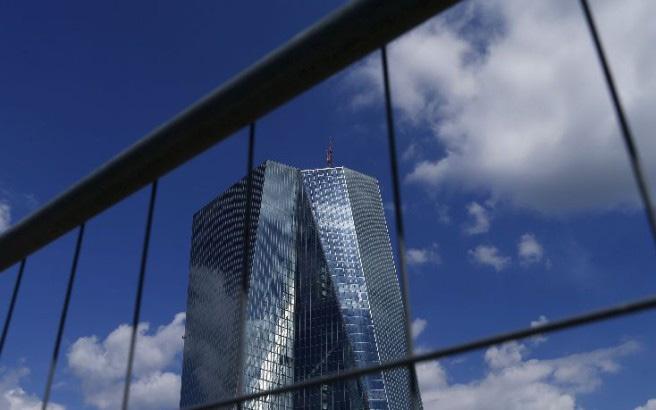 Οι τράπεζες της ευρωζώνης είναι φορτωμένες με περίπου 1 τρισ. ευρώ «κακού» χρέους.