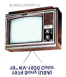 Στις 23 Φεβρουαρίου 1966 ξεκινάει και στην Ελλάδα η τηλεοπτική περιπέτεια, ασπρόμαυρη στην αρχή και με μικρή εμβέλεια. Οι τηλεοράσεις δε, που υπήρχαν στην Αθήνα δεν ήταν πάνω από 1000!