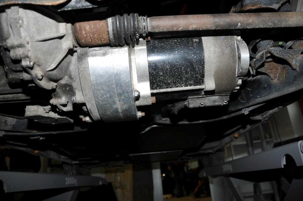 sprejemljivosti ( 25000 s kontrolerjem vred). Vedno bolj se uveljavljajo sinhronski motorji s parmanentnimi magneti, vendar je zanje regulacija bistveno zahtevnejša.