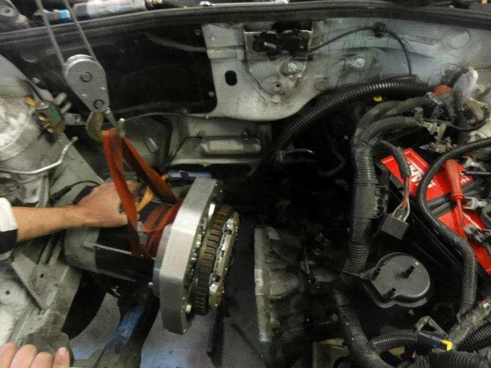 Slika 25, vgradnja motorja Slika 26, mesto