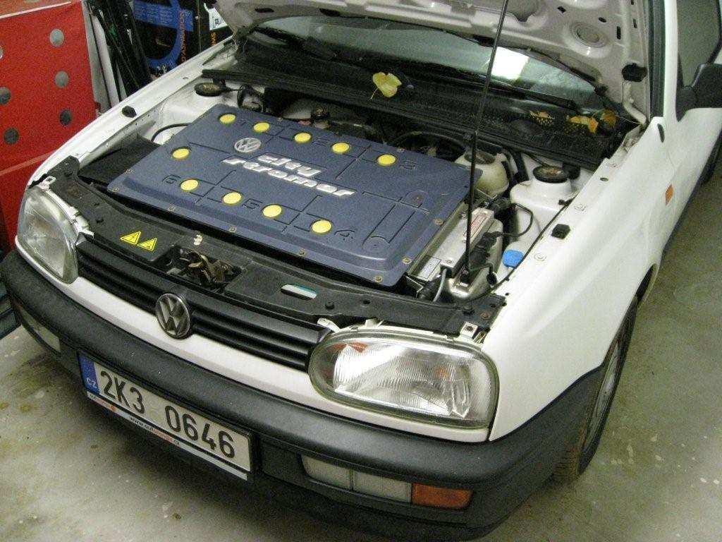 proizvodnjo kmalu ustavijo. Izdelali so samo okoli 120 vozil. Slika 40: Golf3 CITYstromer VIR: www.golf citystromer.si 5.