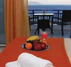 Οι επισκέπτες μπορούν να ξεκινήσουν την ημέρα τους με έναν μπουφέ πρωινού, που σερβίρεται στην αίθουσα πρωινού με θέα στην ανατολή του ηλίου.