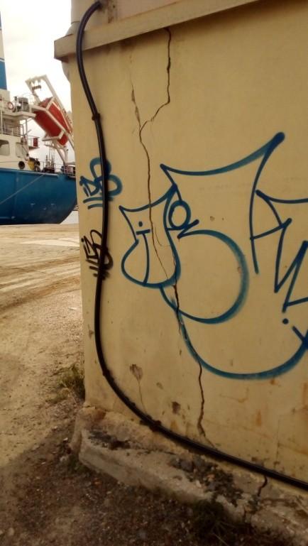 καθώς και στοιχείων ντίζας στη στέγη (Εικ. 2).